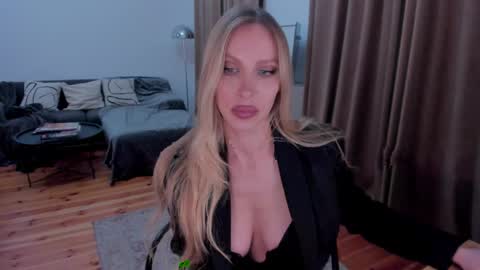 Eva online show from 04/01/26, 12:44