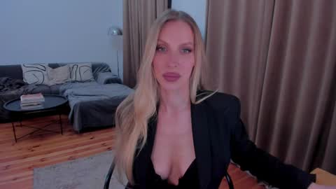 Eva online show from 05/15/26, 11:34