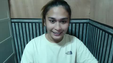 Snapshot of prettykate_04 chatting on 10/07/25, 02:25 Kate online show from 10/07/25, 02:25