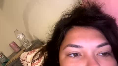 Snapshot of prettylatinamomma01 chatting on 04/26/26, 05:10 prettylatinamomma01 online show from 04/26/26, 05:10