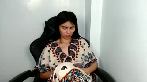 prettylittle_lady online show from 06/08/26, 06:36