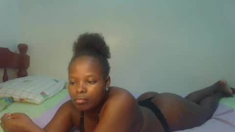 Snapshot of prettymelly_ chatting on 06/30/26, 12:22 Melly online show from 06/30/26, 12:22