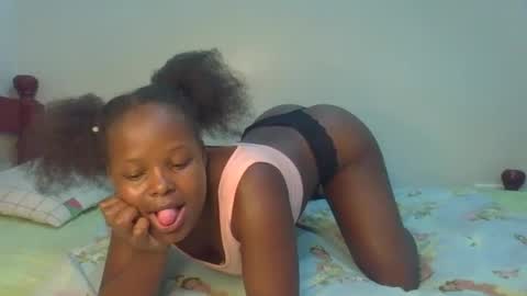 Snapshot of prettymelly_ chatting on 07/12/26, 12:01 Melly online show from 07/12/26, 12:01