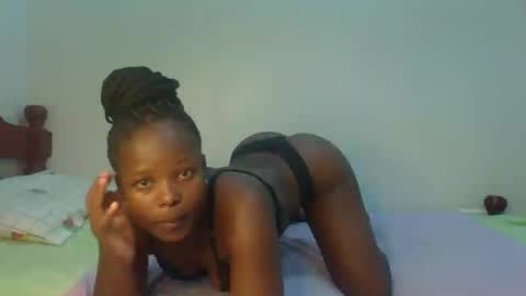 Snapshot of prettymelly_ chatting on 07/18/26, 12:15 Melly online show from 07/18/26, 12:15