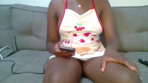 Snapshot of prettyqueen254 chatting on 01/11/25, 01:59 pretty queen online show from 01/11/25, 01:59