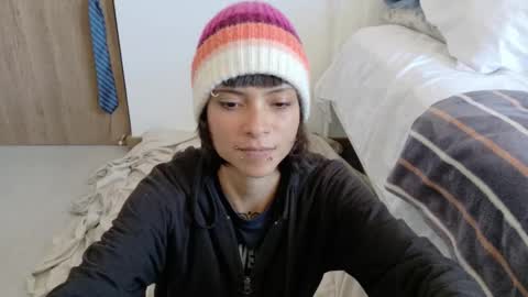 Snapshot of prettyrare chatting on 01/17/26, 05:49 Juli online show from 01/17/26, 05:49