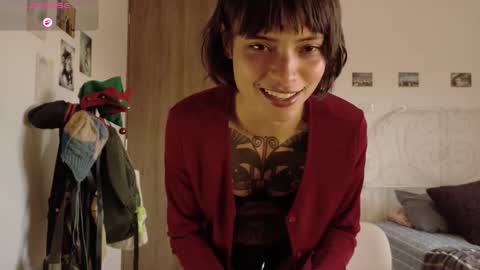 Snapshot of prettyrare chatting on 02/17/26, 10:05 Juli online show from 02/17/26, 10:05