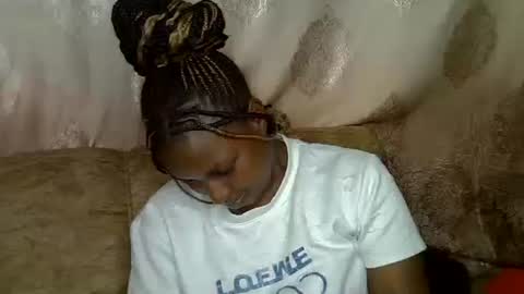 prettyshasha_ online show from 10/14/25, 07:25