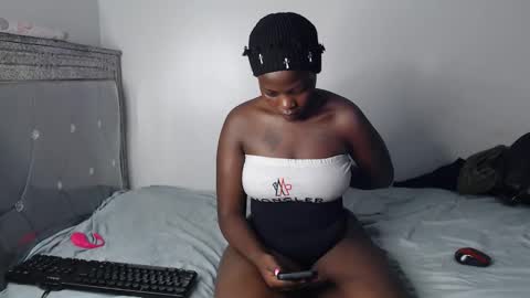 Snapshot of prettysmiles1 chatting on 09/16/25, 05:30 prettysmiles1 online show from 09/16/25, 05:30