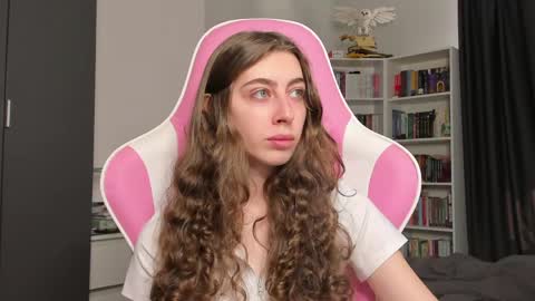 Sophie  next stream will be at Monday  i will wait you guys  online show from 06/05/26, 06:42