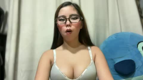 Snapshot of pricelessbeautyxxx chatting on 06/21/26, 03:25 TINA online show from 06/21/26, 03:25