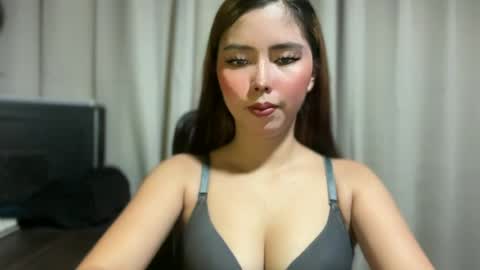 Snapshot of pricelessbeautyxxx chatting on 07/08/26, 02:05 TINA online show from 07/08/26, 02:05