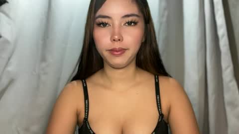 Snapshot of pricelessbeautyxxx chatting on 07/13/26, 08:39 TINA online show from 07/13/26, 08:39