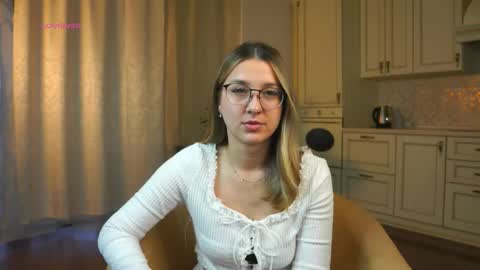 Snapshot of primrosegartrell chatting on 10/25/25, 03:14 Liza online show from 10/25/25, 03:14
