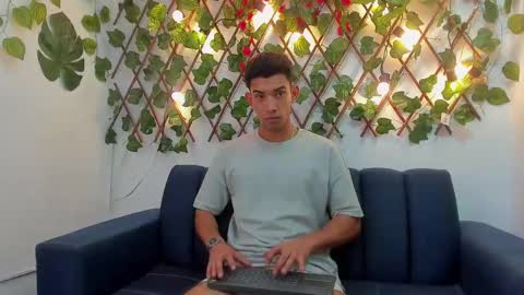 Snapshot of prince_arthur77 chatting on 01/05/25, 06:56 prince_arthur77 online show from 01/05/25, 06:56