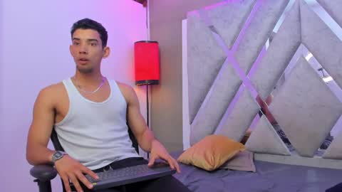 Snapshot of prince_arthur77 chatting on 01/11/25, 01:01 prince_arthur77 online show from 01/11/25, 01:01