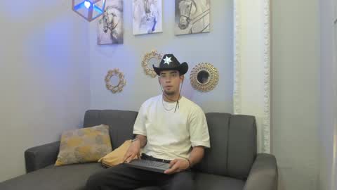 Snapshot of prince_arthur77 chatting on 02/02/25, 12:46 prince_arthur77 online show from 02/02/25, 12:46
