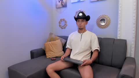 Snapshot of prince_arthur77 chatting on 02/08/25, 03:53 prince_arthur77 online show from 02/08/25, 03:53