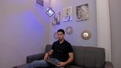 Snapshot of prince_arthur77 chatting on 02/26/25, 12:47 prince_arthur77 online show from 02/26/25, 12:47