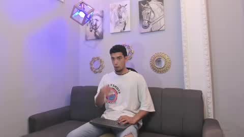 Snapshot of prince_arthur77 chatting on 03/06/25, 12:41 prince_arthur77 online show from 03/06/25, 12:41