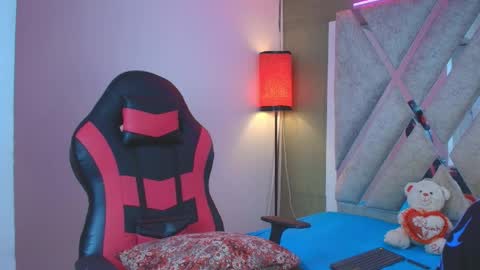 prince_arthur77 online show from 04/19/26, 01:21