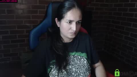 Snapshot of princesa_leia_zathur chatting on 04/28/26, 01:37 Leia online show from 04/28/26, 01:37
