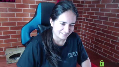 Snapshot of princesa_leia_zathur chatting on 05/11/26, 02:45 Leia online show from 05/11/26, 02:45