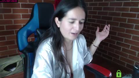 Snapshot of princesa_leia_zathur chatting on 05/30/26, 08:28 Leia online show from 05/30/26, 08:28
