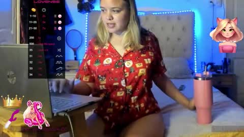 Snapshot of princesa_paris chatting on 01/06/25, 04:02 Paris online show from 01/06/25, 04:02