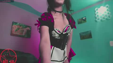 Snapshot of princesita_valija chatting on 10/11/25, 04:44 Beth   online show from 10/11/25, 04:44