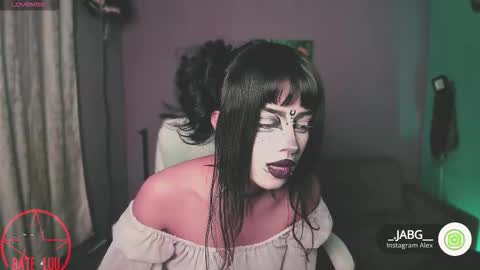 Snapshot of princesita_valija chatting on 10/12/25, 02:32 Beth   online show from 10/12/25, 02:32