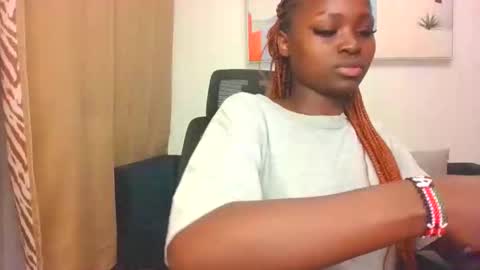 Snapshot of princess_bee1 chatting on 11/07/25, 05:46 princess online show from 11/07/25, 05:46