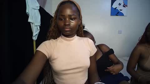 Snapshot of princess_bee1 chatting on 12/15/25, 06:12 princess online show from 12/15/25, 06:12