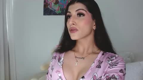 Sophie online show from 12/05/25, 01:52