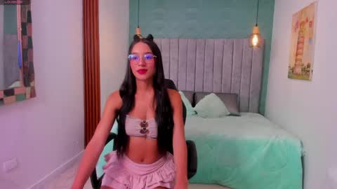 Mia online show from 05/11/26, 02:28