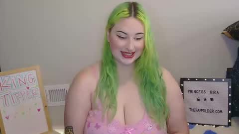 Snapshot of princesskiracb chatting on 10/10/25, 02:05 Princess Kira online show from 10/10/25, 02:05