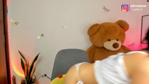 princessluna_14 online show from 12/19/25, 10:28