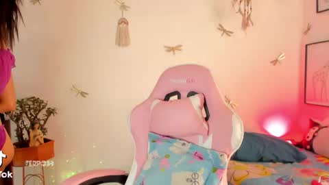 Snapshot of princessluna_14 chatting on 07/12/26, 09:39 princessluna_14 online show from 07/12/26, 09:39