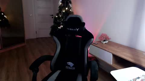 18 y.o online show from 02/17/25, 07:10