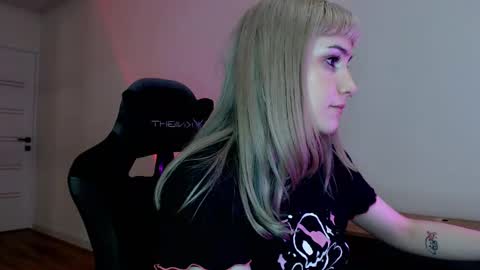 18 y.o online show from 02/21/25, 07:32