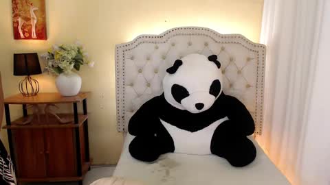 princessyanzy1 online show from 02/06/25, 12:22