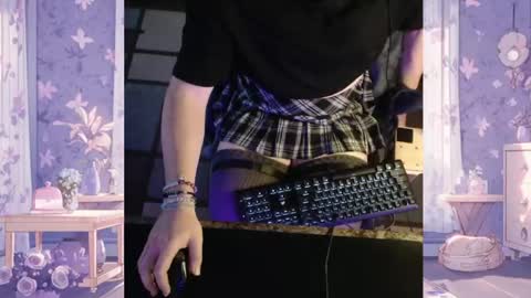 Ellie online show from 04/10/26, 01:49