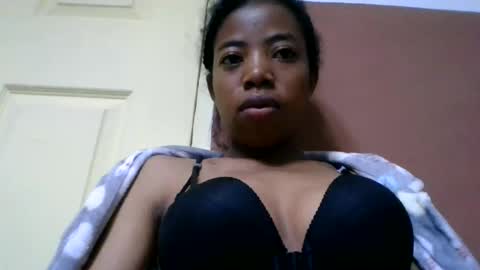 Snapshot of prisca880319 chatting on 07/20/26, 01:53 prisca880319 online show from 07/20/26, 01:53