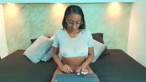Priscila  online show from 09/25/25, 01:15