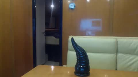 Snapshot of profundoyrico chatting on 04/18/26, 04:16 LG online show from 04/18/26, 04:16