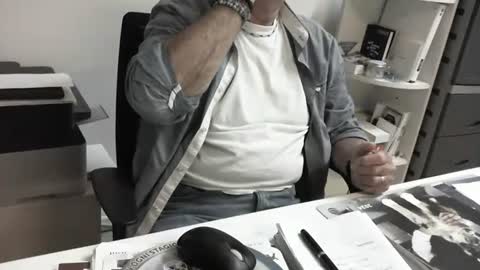 mature hairy guy online show from 09/18/25, 04:53