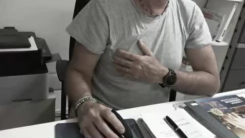 mature hairy guy online show from 05/27/26, 04:04