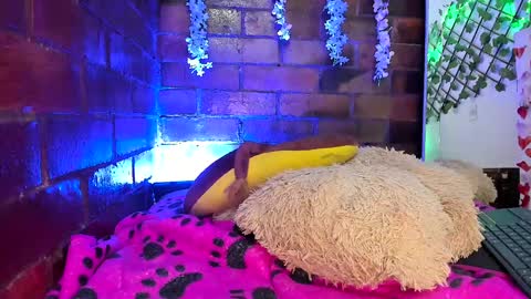 Snapshot of pucaa_ chatting on 01/17/25, 03:45 Emma Rico   model indep online show from 01/17/25, 03:45