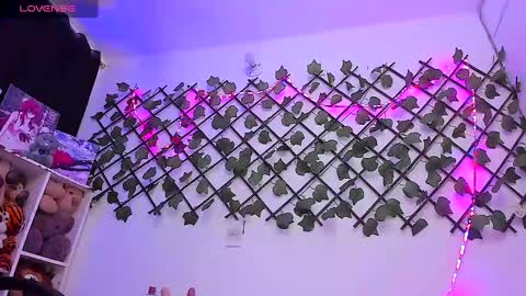 Snapshot of pucaa_ chatting on 02/06/25, 12:54 Emma Rico   model indep online show from 02/06/25, 12:54