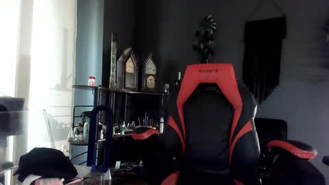 Snapshot of puddinforlife chatting on 09/23/25, 01:36 Krystle online show from 09/23/25, 01:36